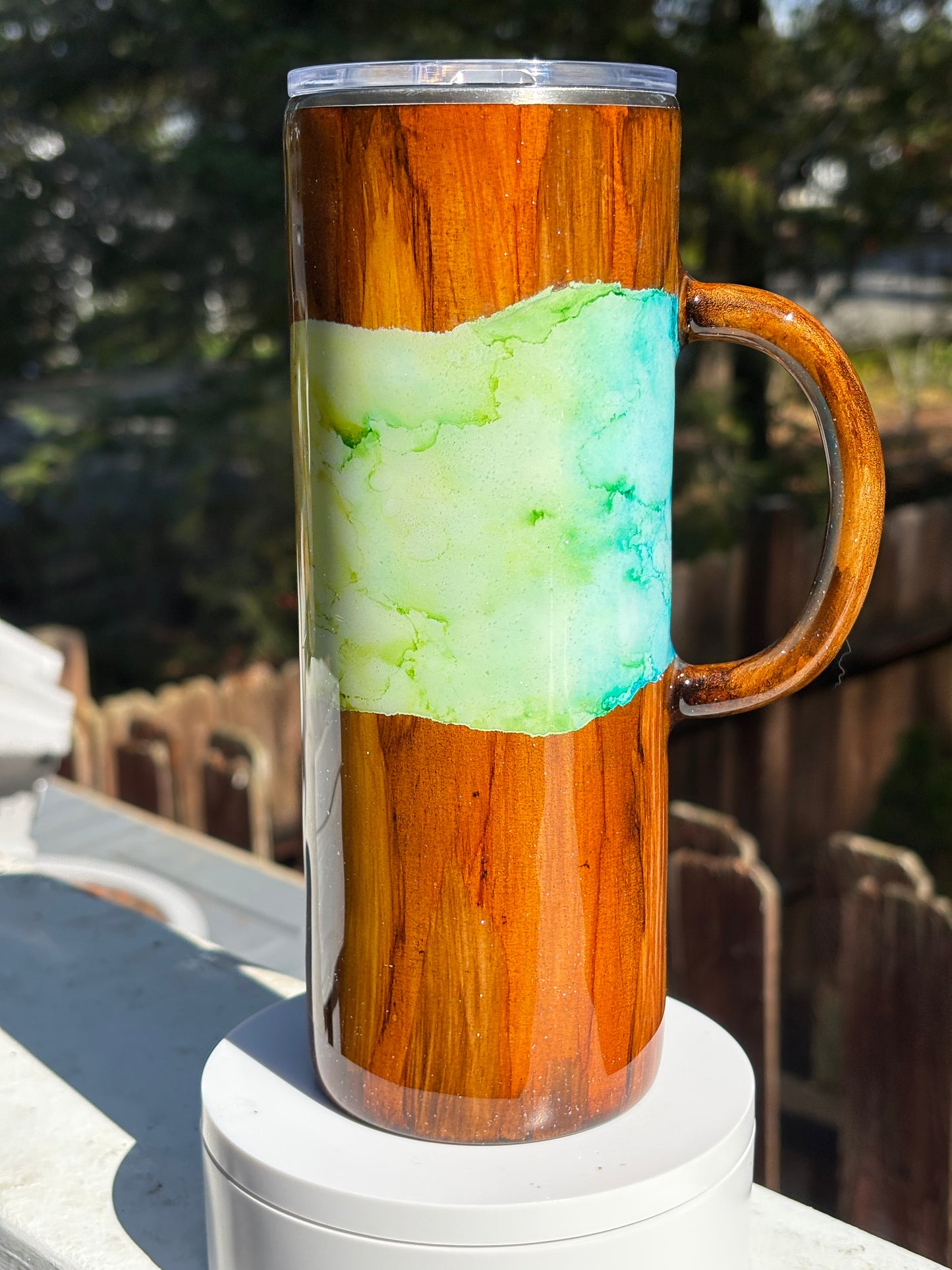 24 ounce handled plump Woodgrain Horses